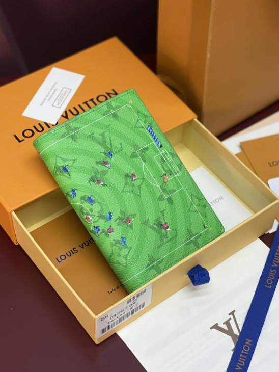 Picture of Louis Vuitton Wallets _SKUfw240692772fw